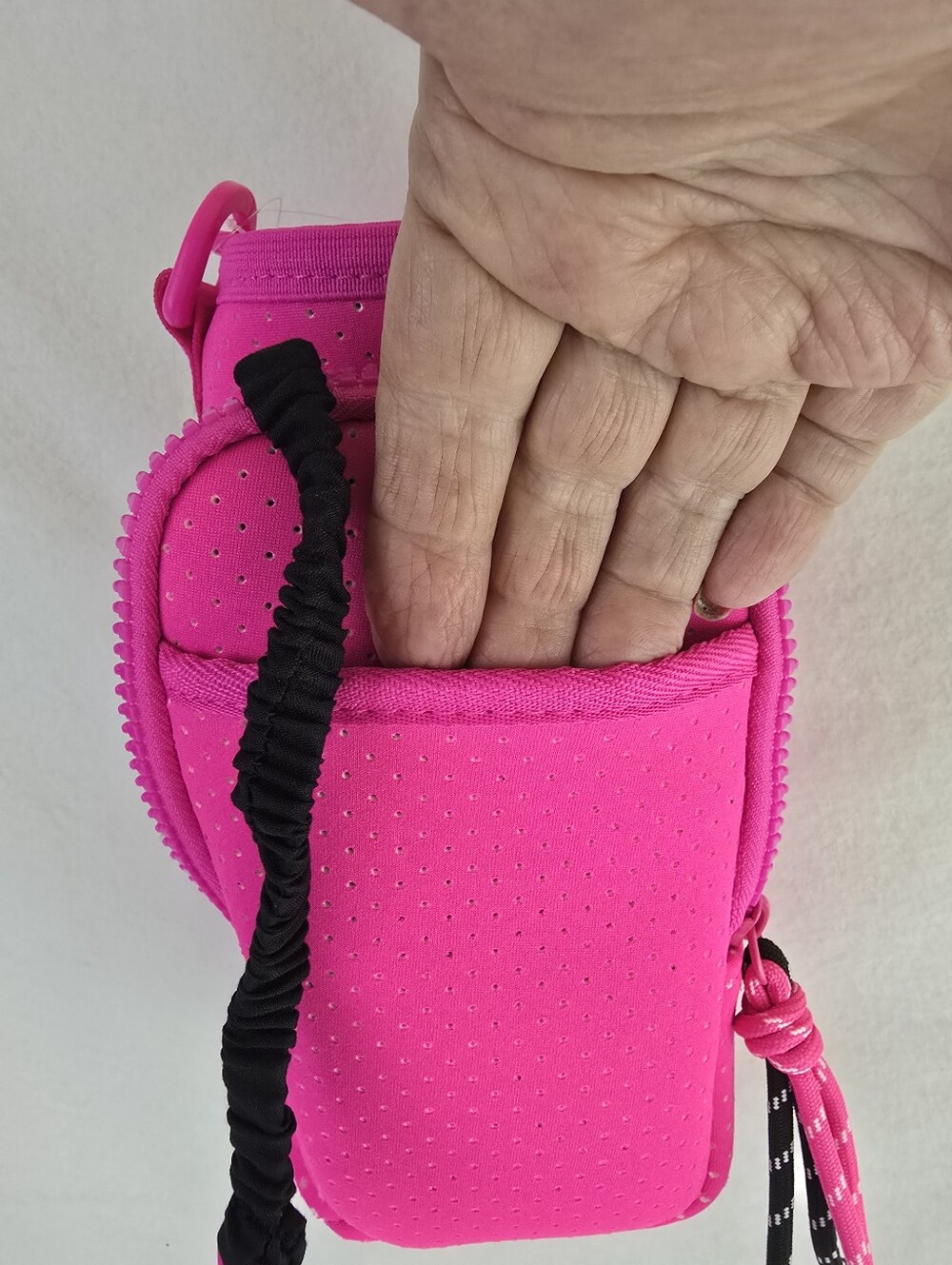 No Boundaries Neoprene fits up 40oz Crossbody Tumbler Holder Water Bag Pink NWT - Picture 9 of 13